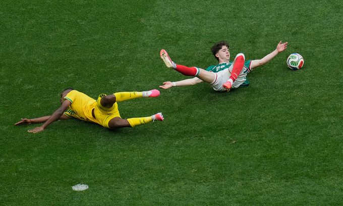Sai lầm World Cup 2026 của Sphephelo Sithole dẫn đến bàn thua cho Nam Phi