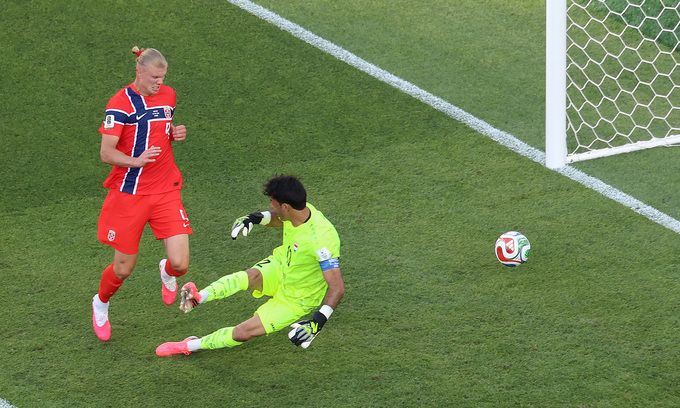 Erling Haaland ghi bàn nhờ sai lầm World Cup 2026 của Iraq