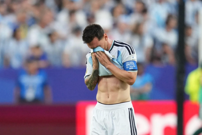 Messi khóc sau khi ghi bàn World Cup 2026 - tin đồn bố Messi qua đời gây xúc động