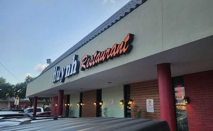 Mặt tiền nhà hàng Huynh Restaurant tại Houston - điểm đến ẩm thực Việt trong World Cup 2026