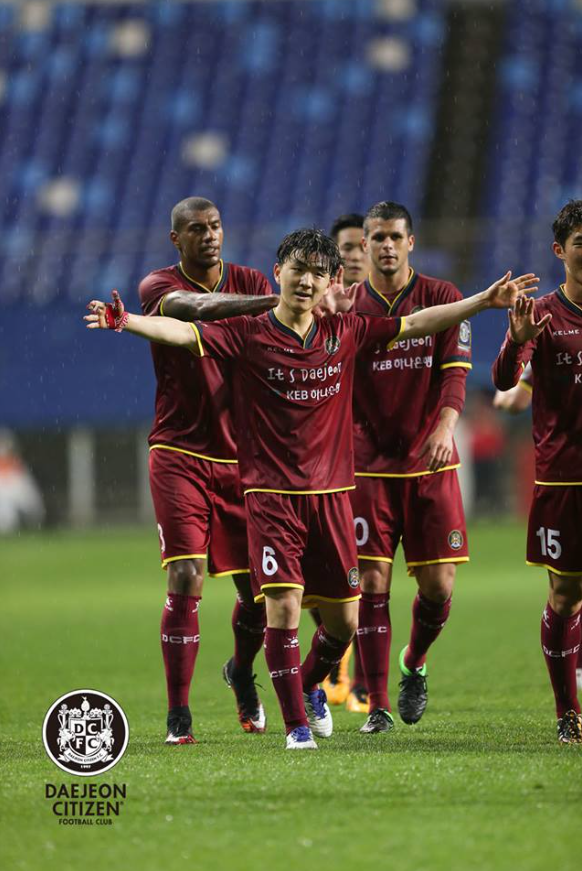 Alvaro Silva và Hwang In-beom thời còn chơi cho Daejeon Citizen