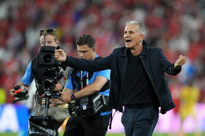 HLV Carlos Queiroz ăn mừng kỷ lục World Cup 2026