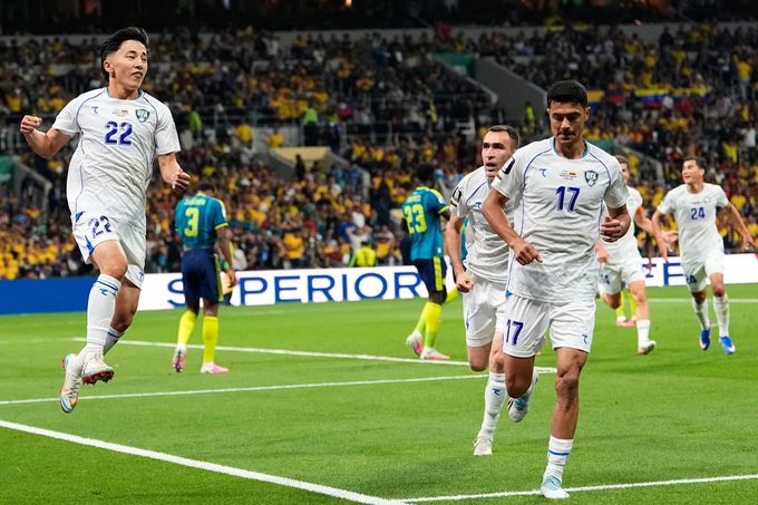 Abbosbek Fayzullaev mừng bàn thắng lịch sử World Cup 2026 cho Uzbekistan