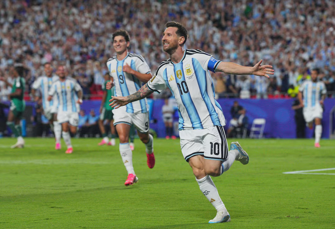 Lionel Messi ăn mừng bàn thắng trước Algeria tại World Cup 2026