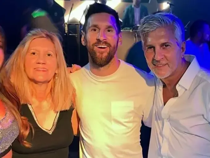 Messi khóc cùng bố mẹ trong ngày ra quân World Cup 2026