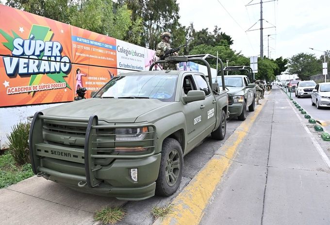Cảnh sát và quân đội Mexico tuần tra bảo vệ sân tập trước vụ drone do thám Hàn Quốc