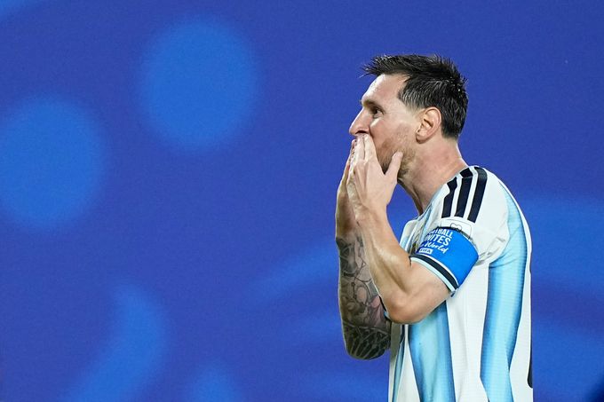 Messi hat-trick World Cup 2026 hôn gió sau bàn thắng