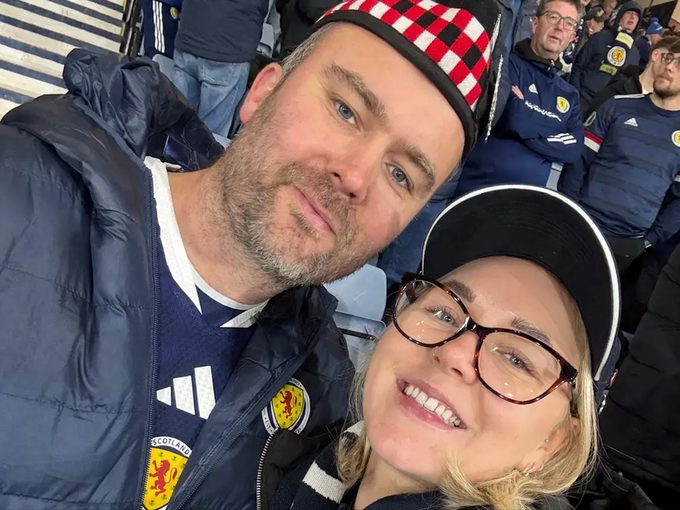 CĐV Scotland gánh nợ xem World Cup cùng bạn gái