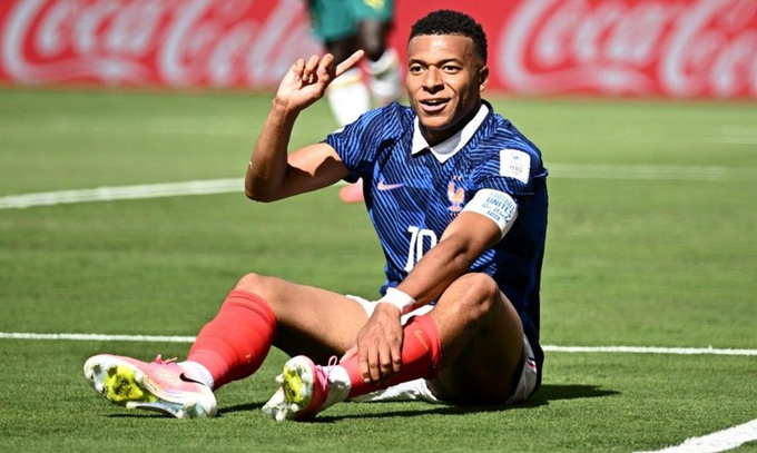 Mbappe phản ứng sau pha bóng, gây tranh cãi penalty Pháp Senegal