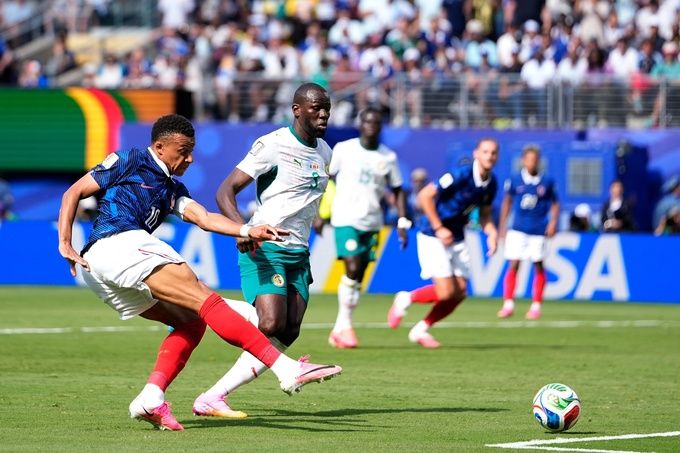 Mbappe ghi bàn mở tỷ số phá kỷ lục ghi bàn tuyển Pháp