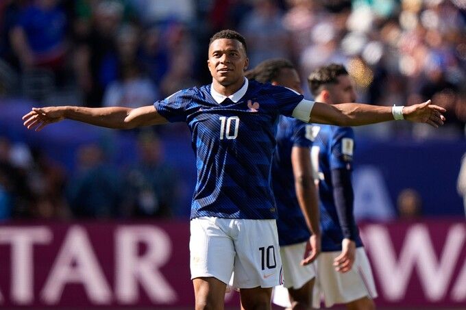 Mbappe ăn mừng bàn thắng phá kỷ lục