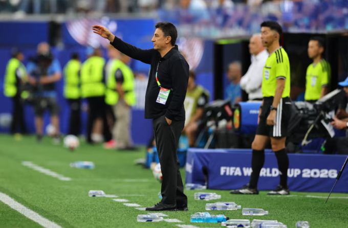 HLV Amir Ghalenoei phản ứng trong trận Iran hòa New Zealand tại World Cup 2026