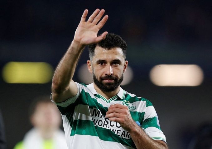 Roberto Lopes chơi cho Shamrock Rovers tại UEFA Conference League