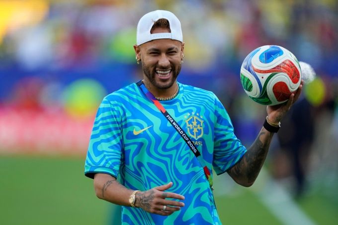 Neymar tại World Cup 2026 bị chỉ trích vì phong cách trên ghế dự bị