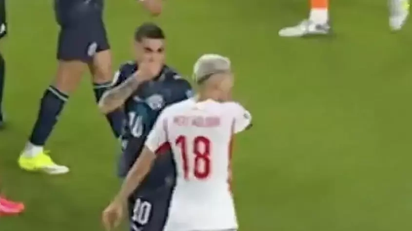 Almiron đi vào lịch sử World Cup 2026 với thẻ đỏ vì che miệng