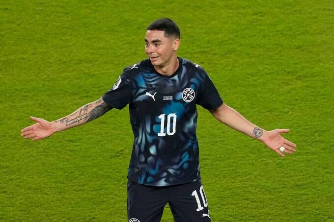 Almiron ngỡ ngàng sau khi nhận thẻ đỏ tại World Cup 2026