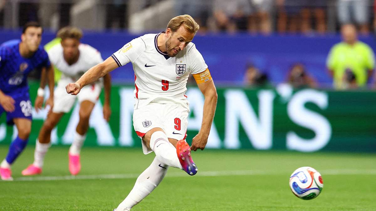 Boateng chỉ trích kỹ thuật đá penalty của Harry Kane: Có nên bị FIFA cấm?