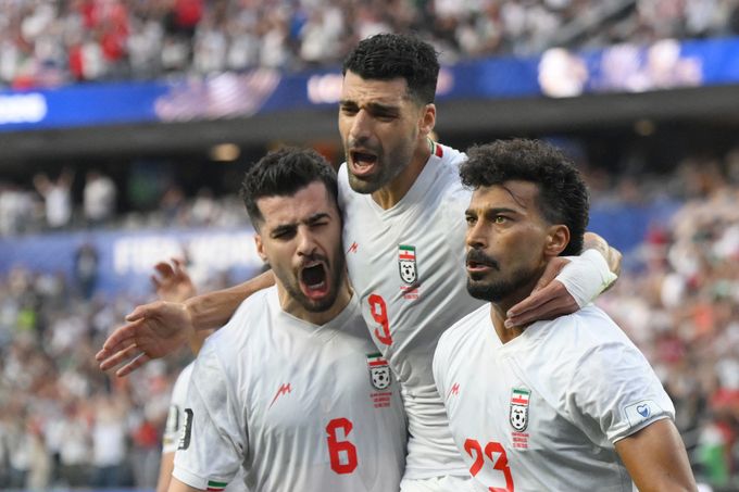 Ramin Rezaeian ghi bàn cho Iran tại World Cup 2026