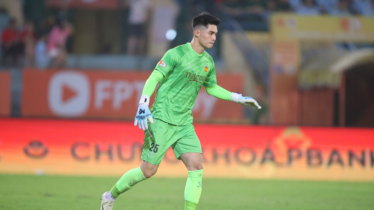 Trần Trung Kiên tỏa sáng, HAGL thắng SLNA 1-0