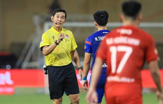 Trọng tài Trần Ngọc Nhớ điều hành trận Thể Công vs PVF-CAND, vòng 24 V-League