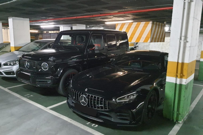 Xe Mercedes AMG G-Wagon và AMG GT S bị tịch thu từ trùm web lậu bóng đá