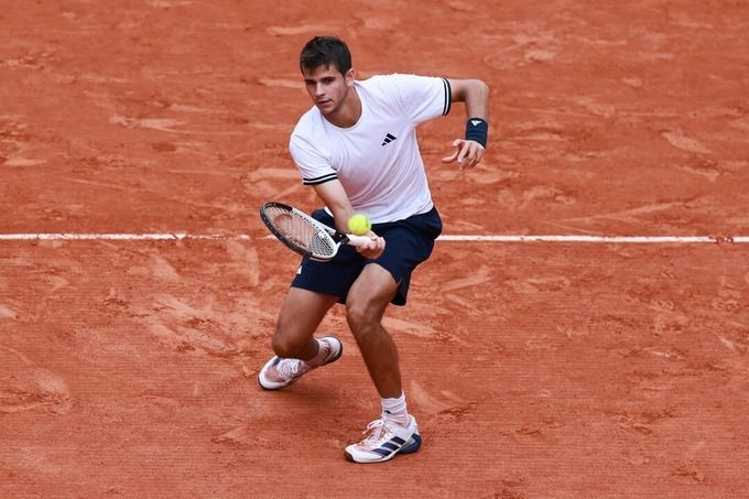 Rafael Jodar trong trận gặp Carreno Busta ở Roland Garros