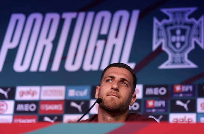 Diogo Dalot họp báo cùng Bồ Đào Nha tại World Cup 2026