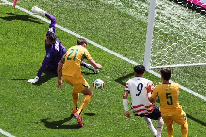 Cameron Burgess phản lưới nhà tại World Cup 2026, minh họa xu hướng bàn phản lưới nhà