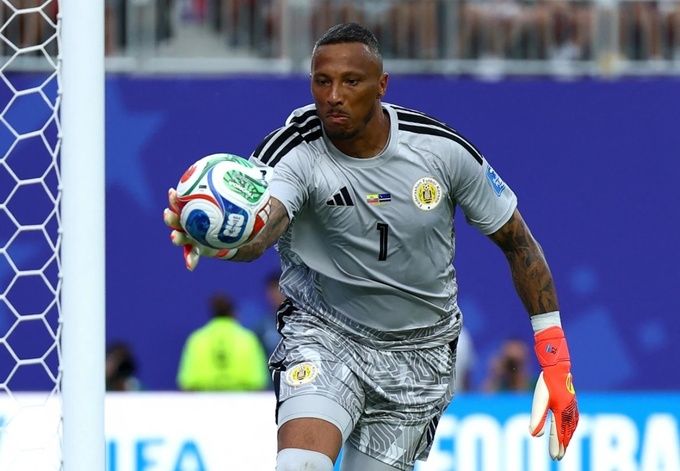 Thủ môn Eloy Room cứu thua xuất sắc trước Ecuador tại World Cup 2026