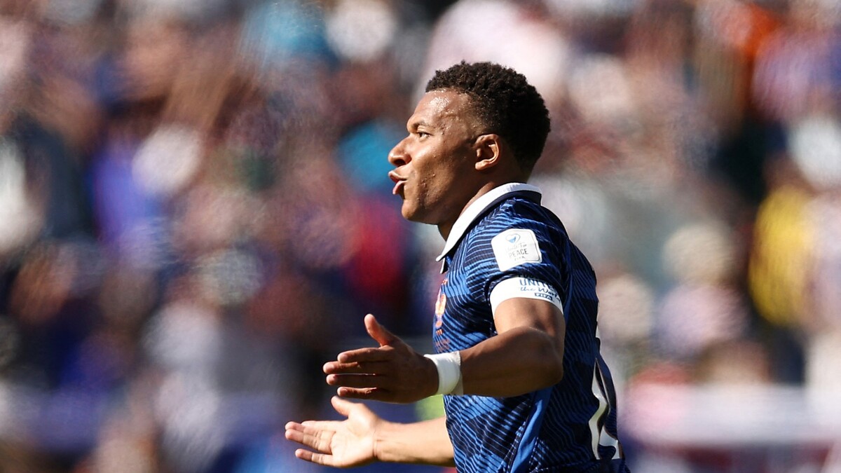 Mbappe sút xa: Khi cơ sinh học bị thách thức
