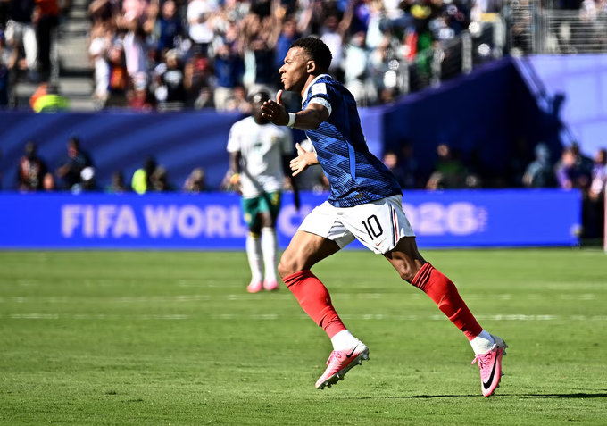 Mbappe sút xa ăn mừng sau bàn thắng World Cup 2026