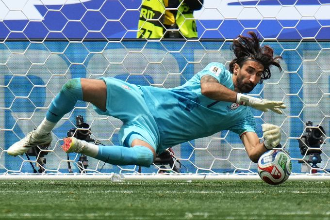 Thủ môn Beiranvand Iran xuất sắc cứu thua trước Bỉ tại World Cup 2026