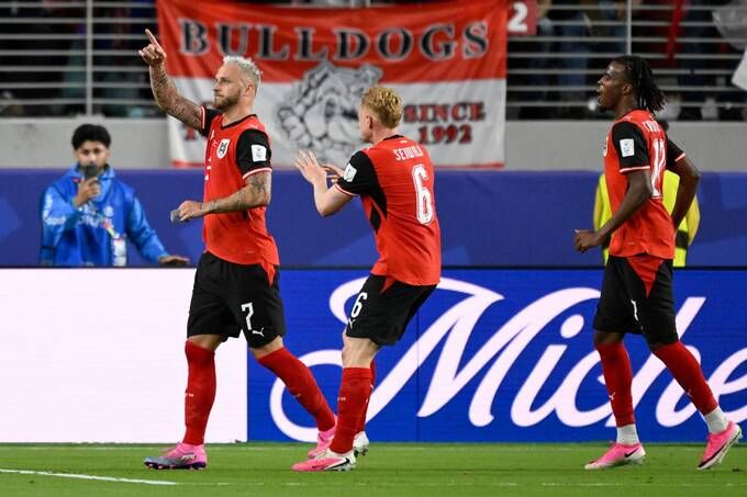 Arnautovic từ bỏ 30 triệu USD vì trầm cảm và mừng bàn cho tuyển Áo