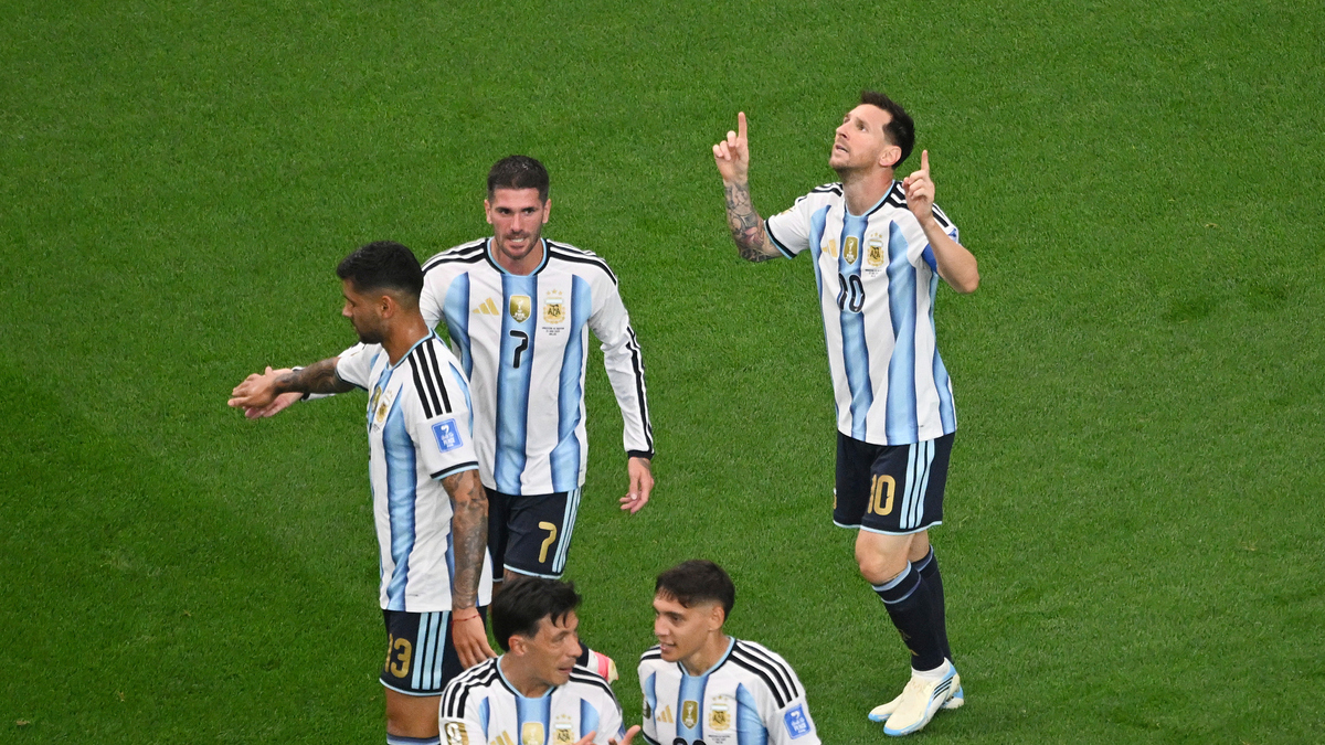 Messi phá kỷ lục ghi bàn mọi thời World Cup với 17 bàn thắng