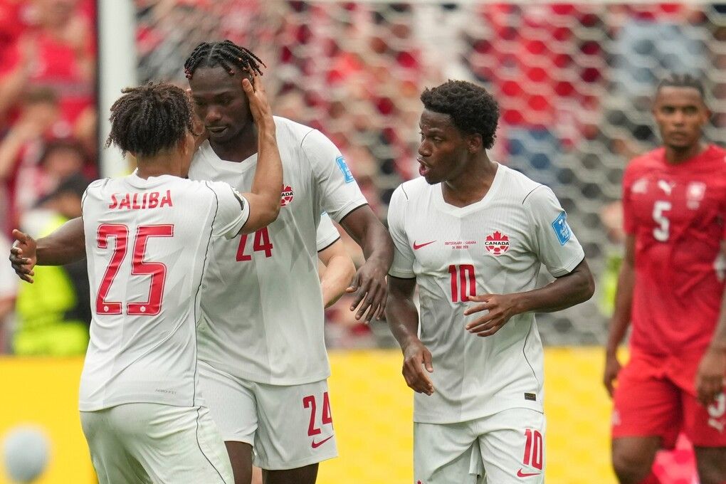 Cầu thủ Canada mừng bàn thắng trước Thụy Sĩ tại World Cup 2026 - đồng chủ nhà World Cup 2026