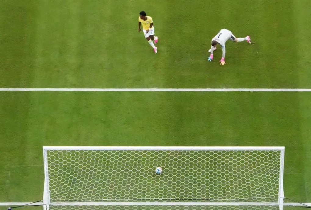 Vinicius ghi bàn giúp Brazil thắng Scotland