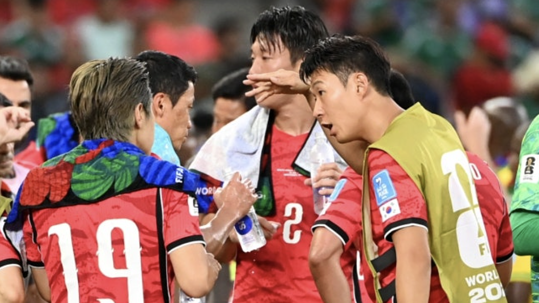 Hàn Quốc hòa Nam Phi 0-0: Son Heung-min vào sân, giành vé đi tiếp