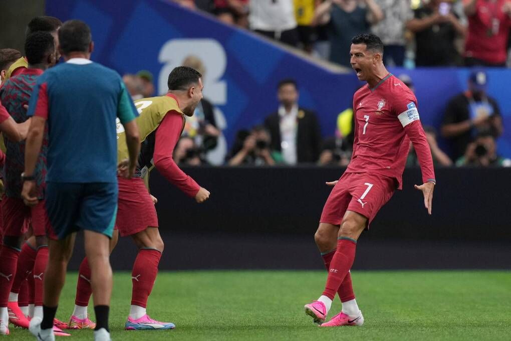 Ronaldo ăn mừng bàn thắng lập cú đúp World Cup 2026