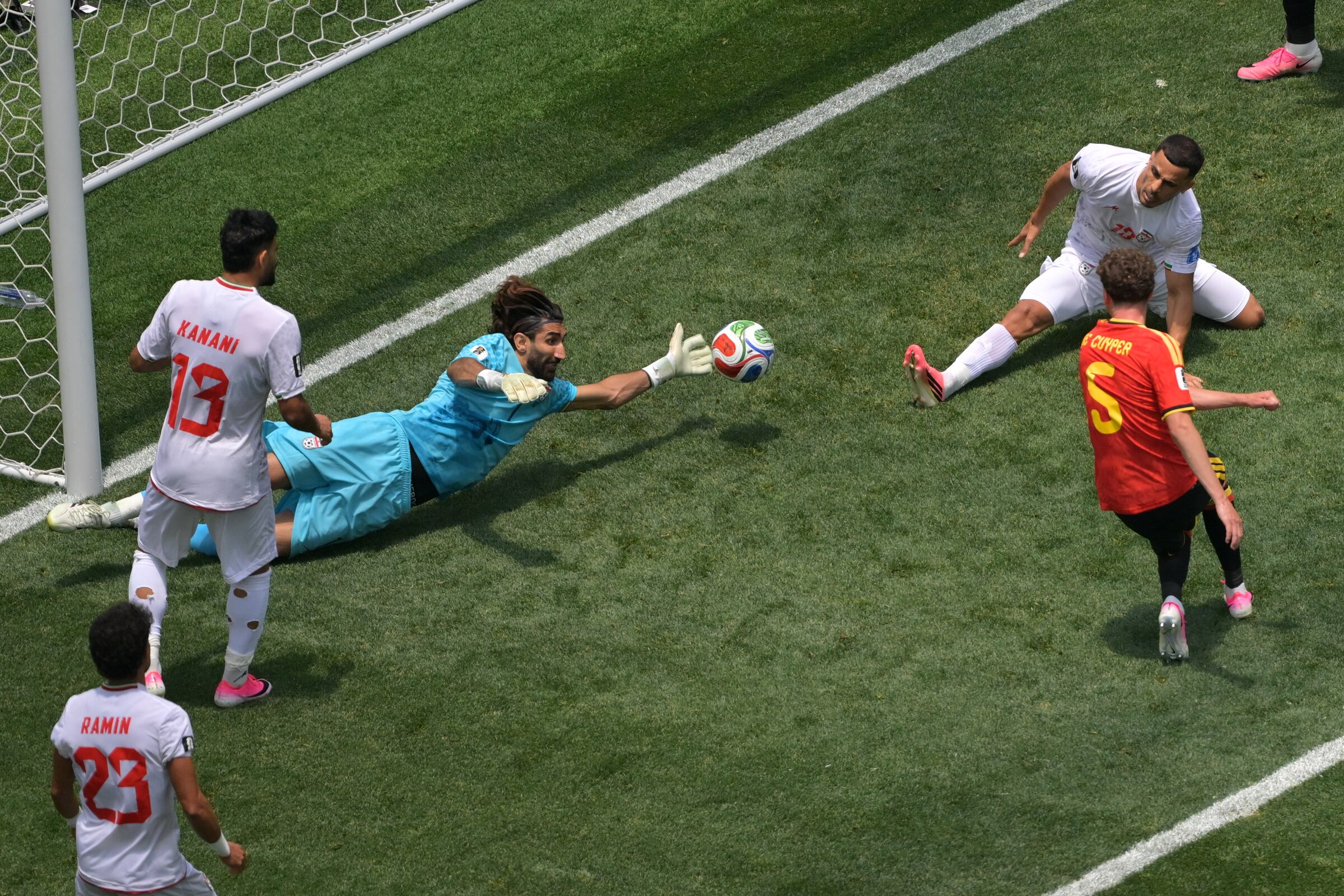 Pha cứu thua không tưởng của Alireza Beiranvand trước Bỉ tại World Cup 2026