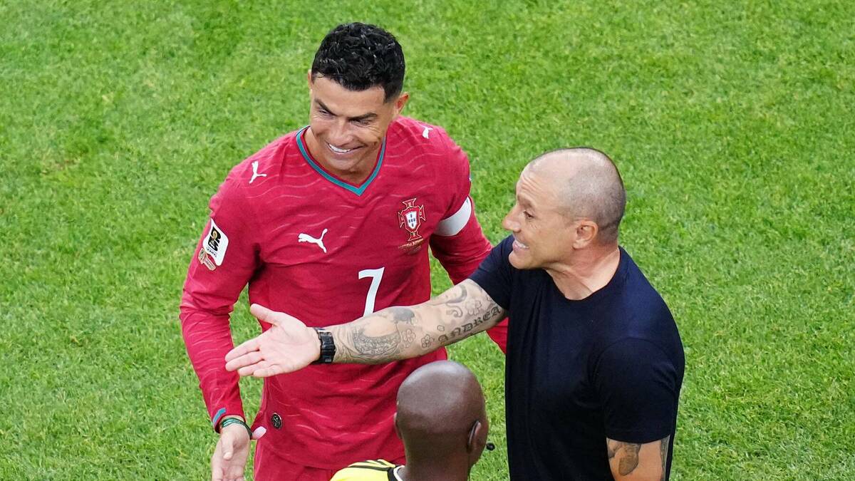 Cannavaro: 'Cho Ronaldo một tấc đất, bạn sẽ trả giá'