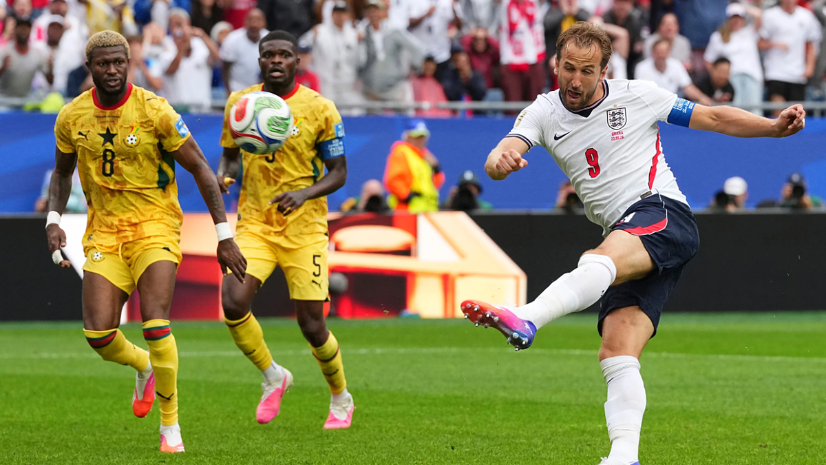 Harry Kane bỏ lỡ 'cơ hội ngàn vàng', HLV Tuchel sốc nặng