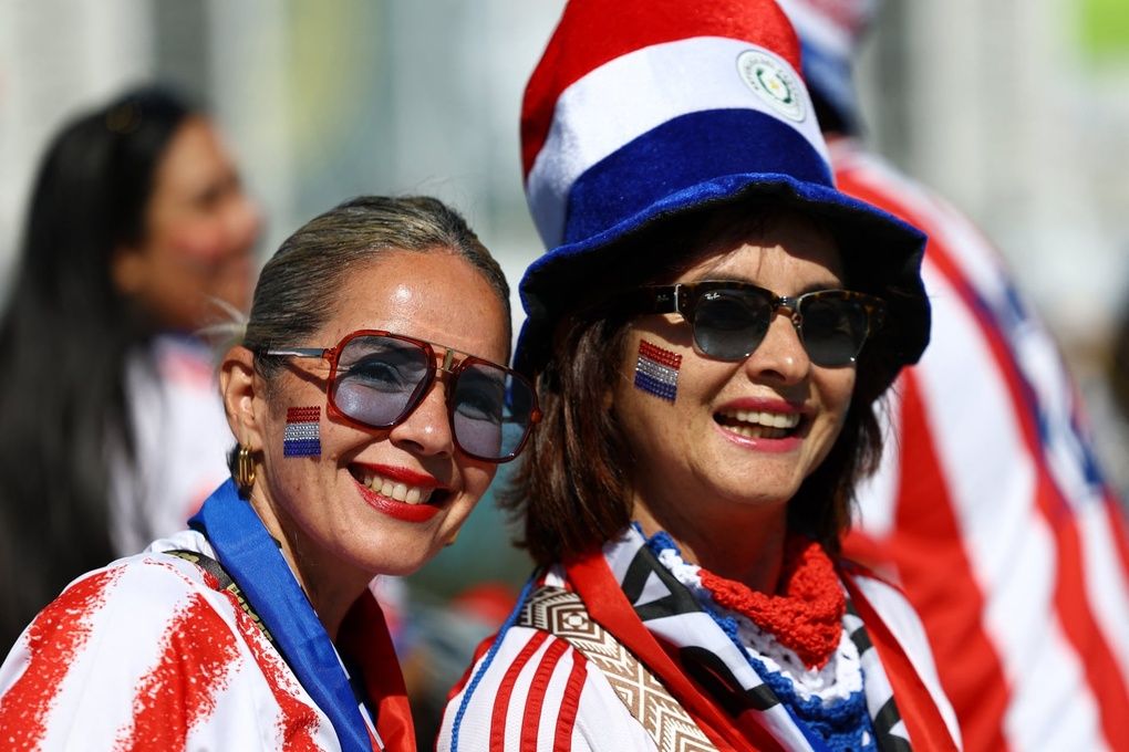 CĐV Paraguay bên ngoài sân Levi's cổ vũ cho trận Paraguay vs Australia World Cup 2026