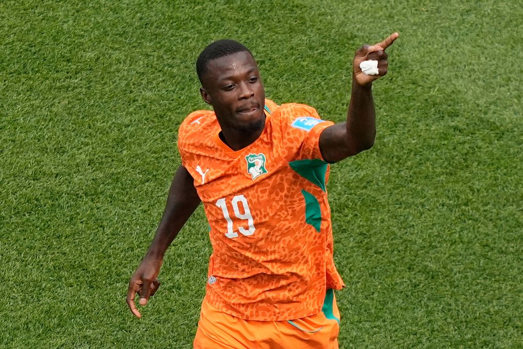 Nicolas Pepe ghi cú đúp giúp Bờ Biển Ngà vượt qua vòng bảng World Cup