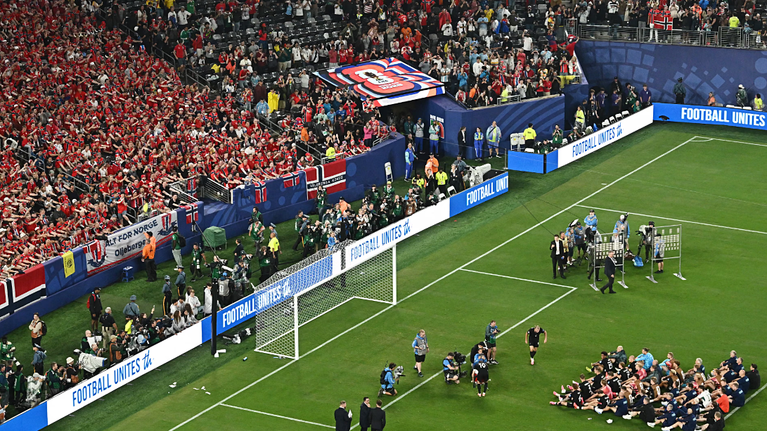 Địa chấn từ màn ăn mừng: Cổ động viên Na Uy khiến thành phố rung lắc tại World Cup 2026