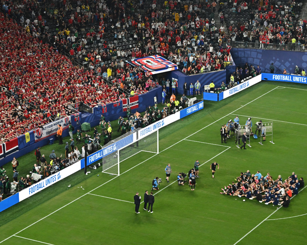 Cổ động viên Na Uy gây địa chấn khi ăn mừng chiến thắng tại World Cup 2026