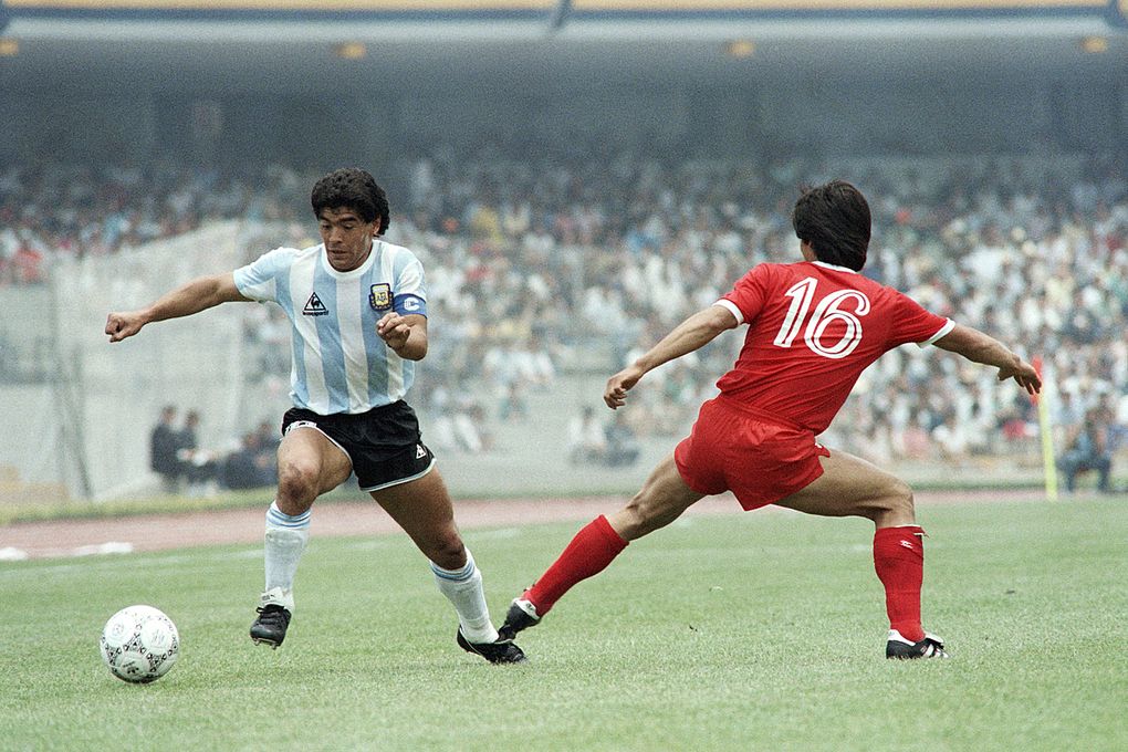 Diego Maradona trong trận Argentina gặp Hàn Quốc tại World Cup 1986