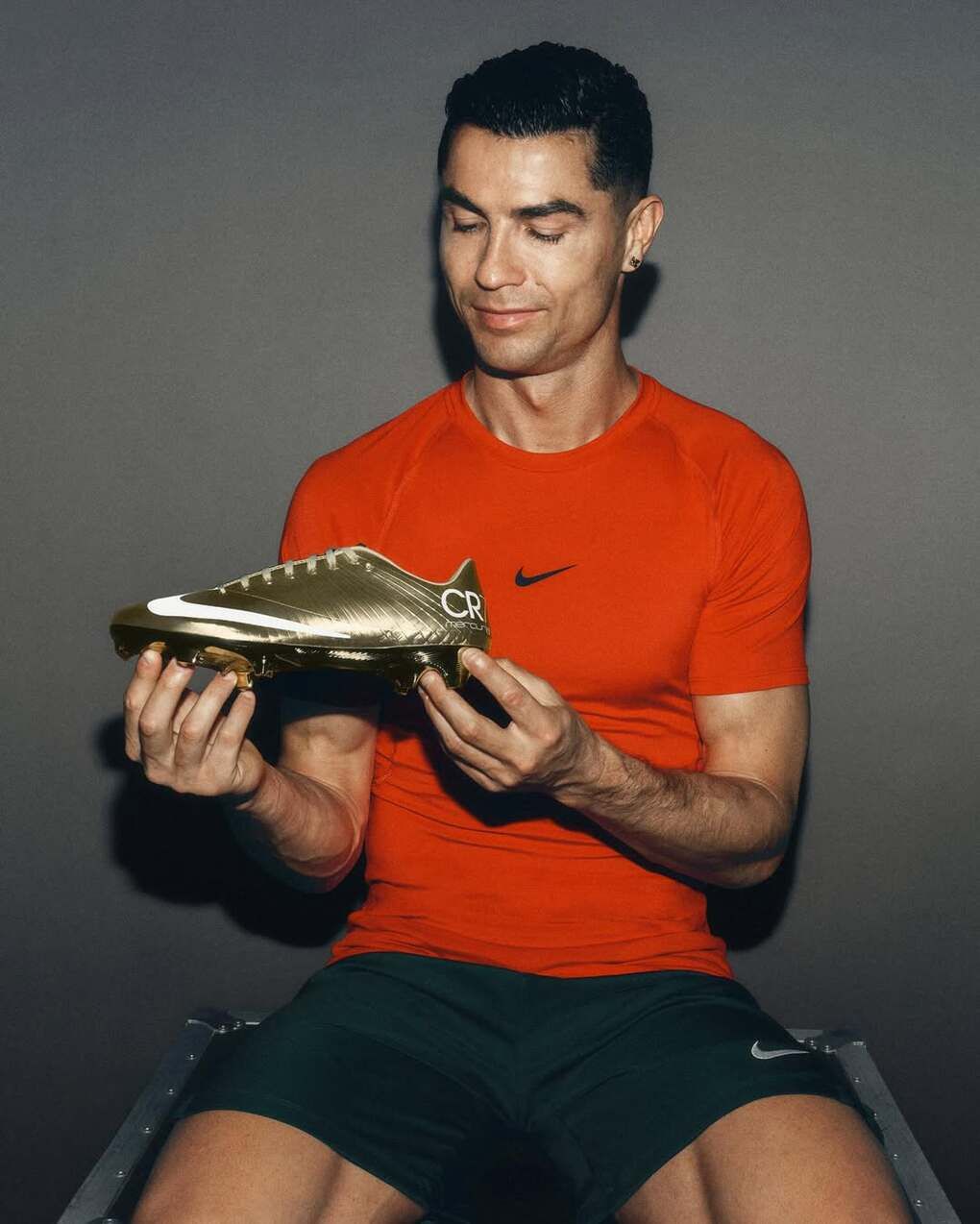 Đôi giày GOAT của Ronaldo kỷ lục World Cup