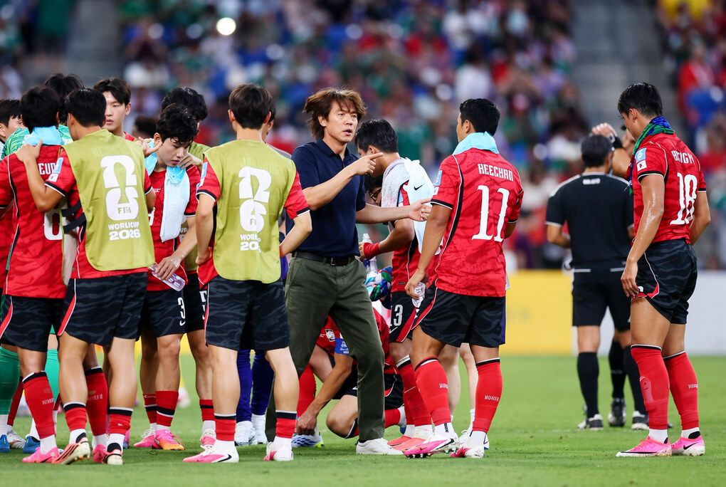 Park Ji-sung chỉ trích HLV Hong Myung-bo trong trận Hàn Quốc gặp Nam Phi