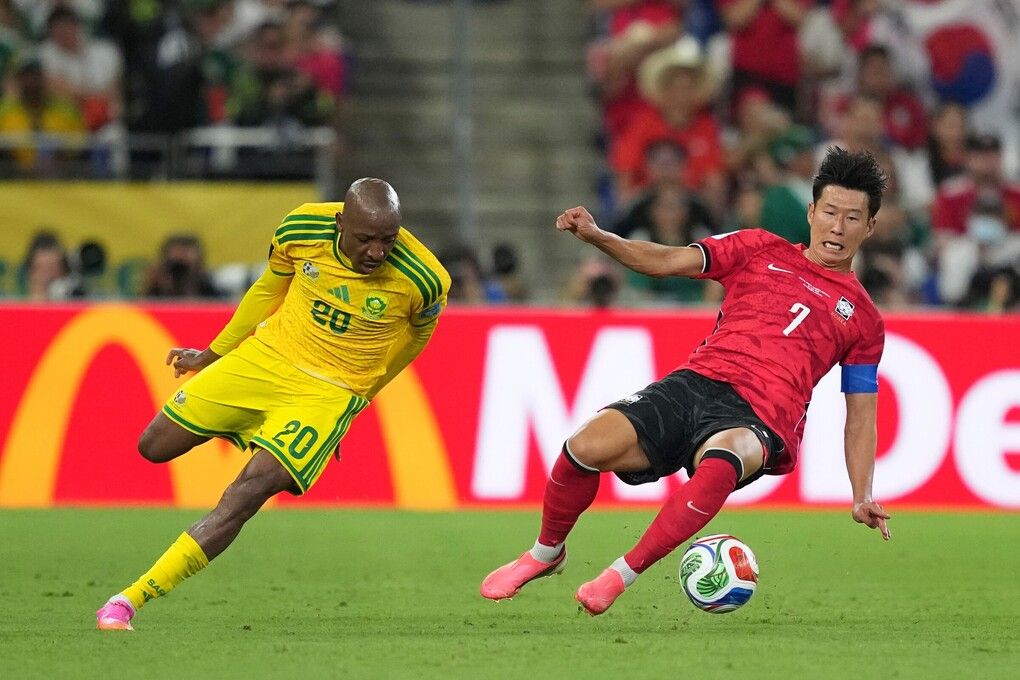 Son Heung-min tranh chấp bóng tại World Cup 2026