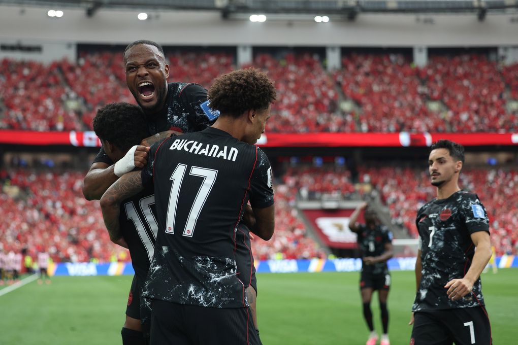 Các cầu thủ Canada ăn mừng bàn thắng tại World Cup 2026